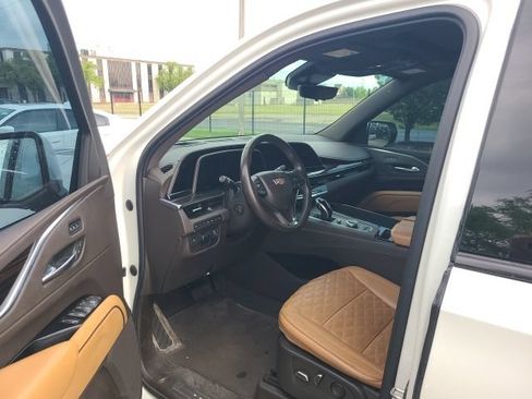 Used 2022 Cadillac Escalade ESV Sport w/ Touring Package AWD/4WD image 4