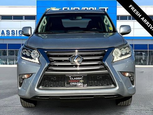 Used 2018 Lexus GX 460 image 2