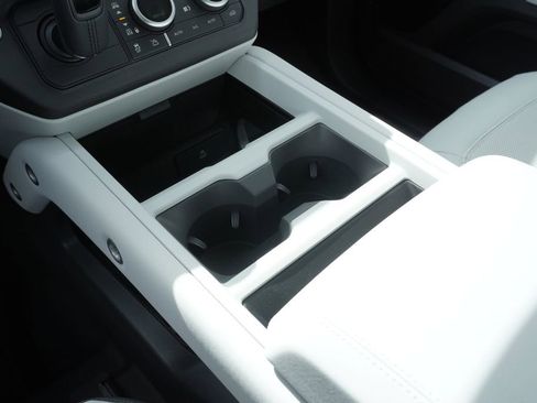 New 2026 Land Rover Defender 110 X-Dynamic SE AWD/4WD image 14