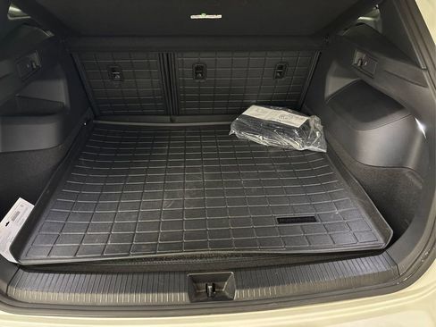 Used 2025 Volkswagen Tiguan SEL R-Line AWD/4WD image 11