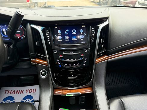 Used 2017 Cadillac Escalade Luxury RWD image 11