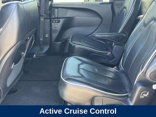 Used 2025 Chrysler Pacifica Limited FWD image 19