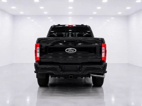Used 2018 Ford F250 Lariat w/ Lariat Ultimate Package AWD/4WD image 4