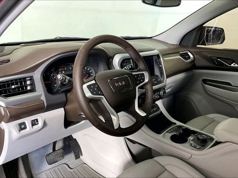 Used 2023 GMC Acadia SLT w/ Preferred Package FWD image 17