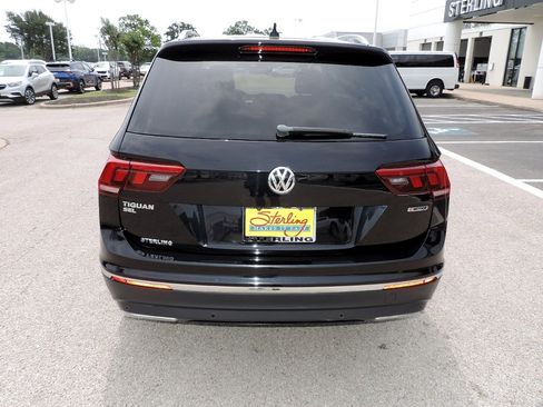 Used 2020 Volkswagen Tiguan SEL AWD/4WD image 6