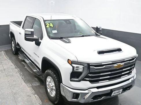 Used 2024 Chevrolet Silverado 2500 LTZ image 18