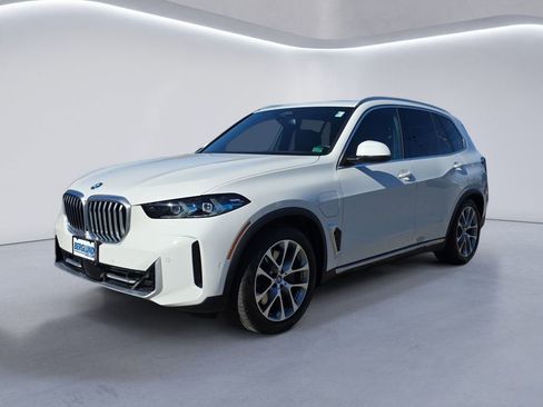 Used 2025 BMW X5 xDrive50e w/ Premium Package image 7