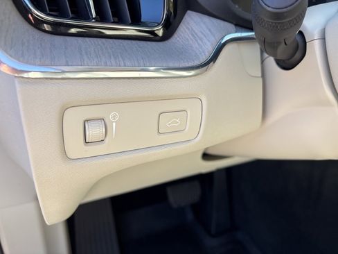 Used 2021 Volvo XC60 T5 Inscription w/ Advanced Package image 12