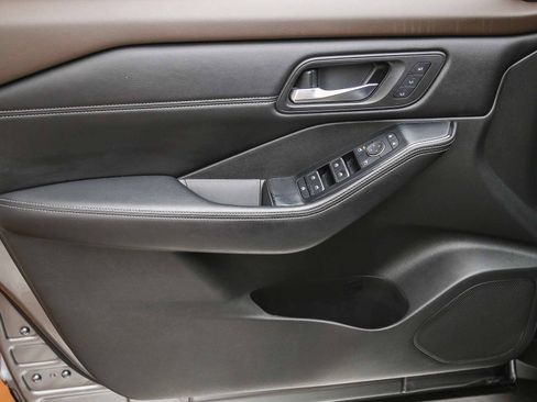 Used 2022 Nissan Rogue SL FWD image 23