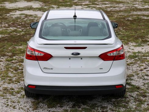 Used 2014 Ford Focus SE FWD image 9