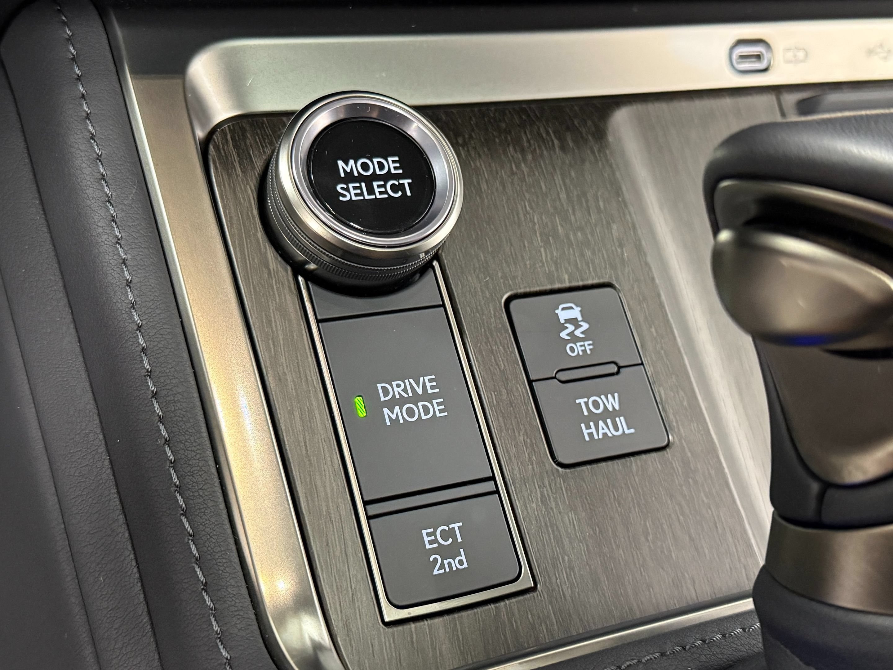 Used 2025 Lexus GX 550 w/ Accessory Package (Z1) AWD/4WD image 32