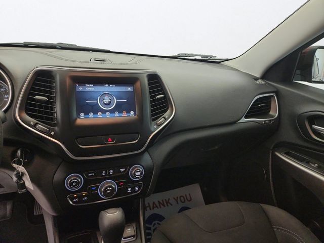 Used 2019 Jeep Cherokee Latitude w/ Popular Appearance Group FWD image 17