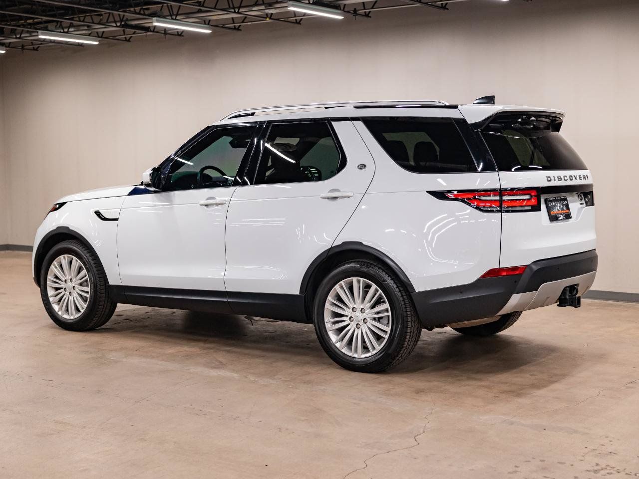 Used 2019 Land Rover Discovery HSE AWD/4WD image 3