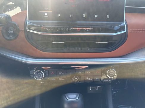 Used 2025 Jeep Compass Limited w/ Sun & Sound Group image 15