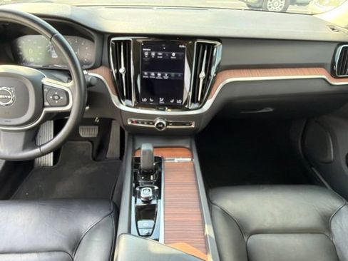 Used 2022 Volvo S60 B5 Momentum AWD/4WD image 19