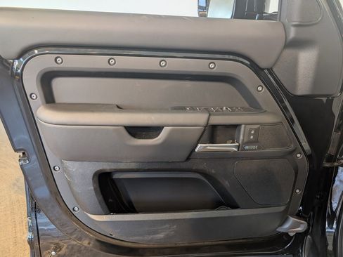 New 2026 Land Rover Defender 110 X-Dynamic SE image 8