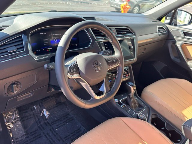 Used 2023 Volkswagen Tiguan SE AWD/4WD image 31