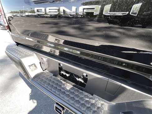 New 2026 GMC Canyon Denali image 32