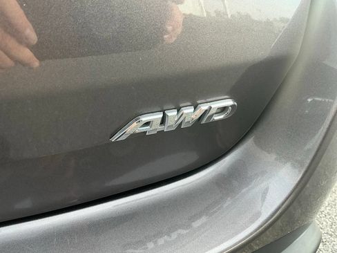 Used 2019 Toyota Highlander LE AWD/4WD image 11