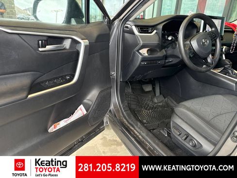 Used 2023 Toyota RAV4 XLE w/ Convenience Package FWD image 5