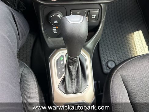 Used 2016 Jeep Renegade Latitude w/ Safety & Security Group AWD/4WD image 9