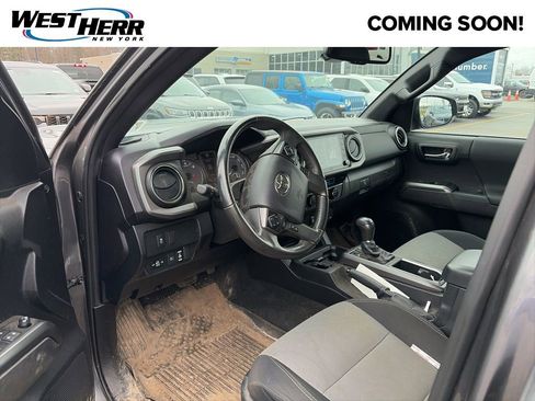 Used 2021 Toyota Tacoma TRD Off-Road image 5