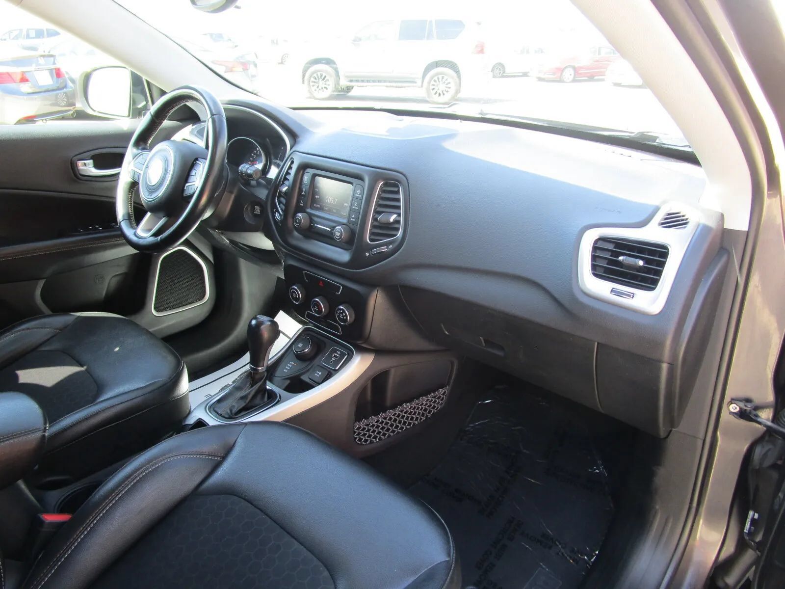 Used 2018 Jeep Compass Latitude AWD/4WD image 16