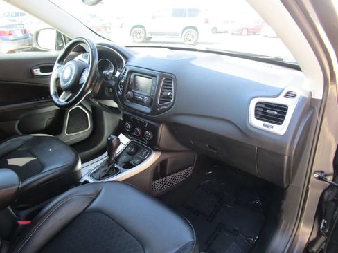 Used 2018 Jeep Compass Latitude AWD/4WD image 16