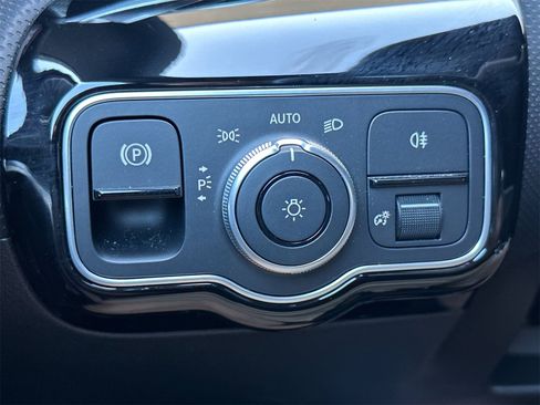 Certified 2025 Mercedes-Benz CLA 250 image 31