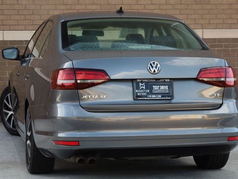 Used 2017 Volkswagen Jetta SE FWD image 9