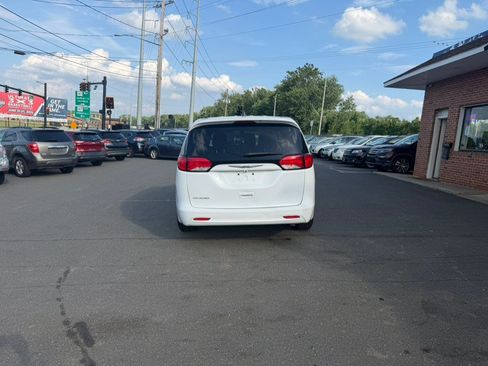 Used 2020 Chrysler Voyager L FWD image 6