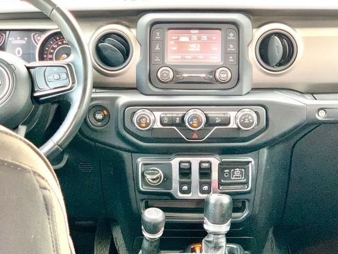 Used 2018 Jeep Wrangler Sport AWD/4WD image 19