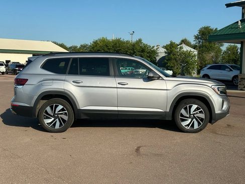 Used 2025 Volkswagen Atlas SE AWD/4WD image 35