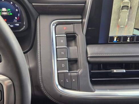 Used 2023 Chevrolet Tahoe Z71 w/ Luxury Package image 20