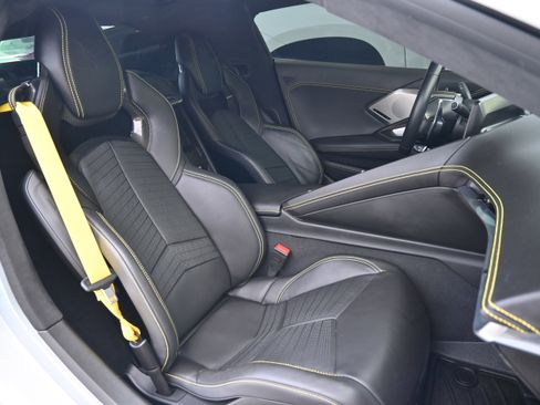 Used 2021 Chevrolet Corvette Stingray Premium Cpe w/ Z51 Performance Package RWD image 32