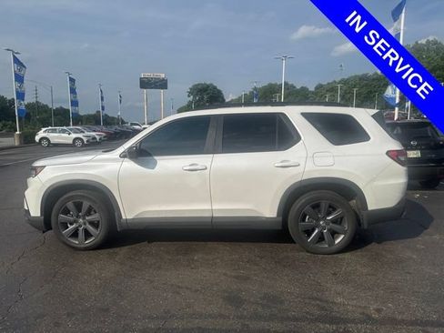 Used 2023 Honda Pilot Sport image 4