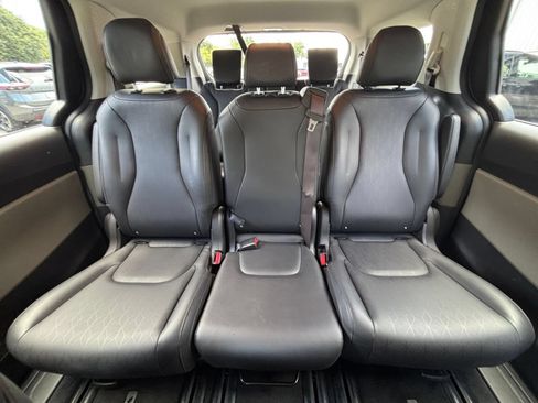 Used 2026 Kia Carnival FWD image 41