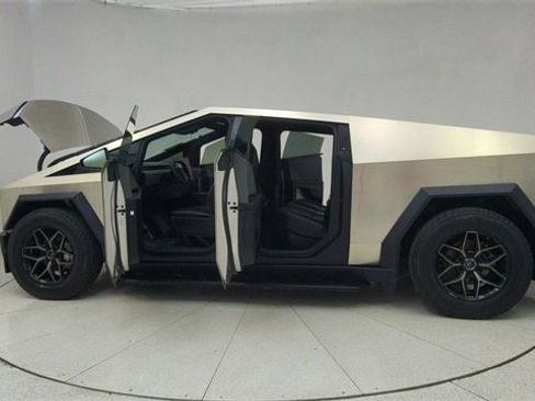 Used 2025 Tesla Cybertruck AWD Crew Cab image 69