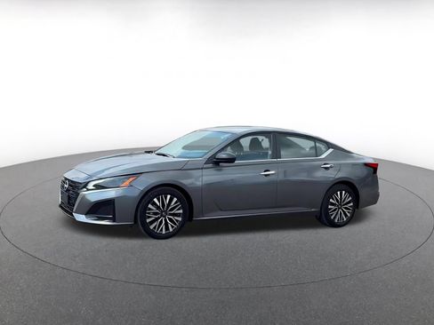 Used 2025 Nissan Altima 2.5 SV FWD image 6