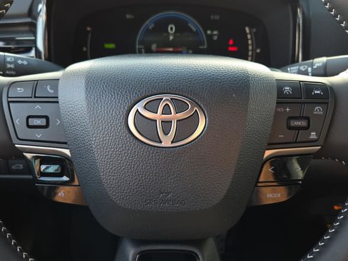 Certified 2025 Toyota Camry SE image 33