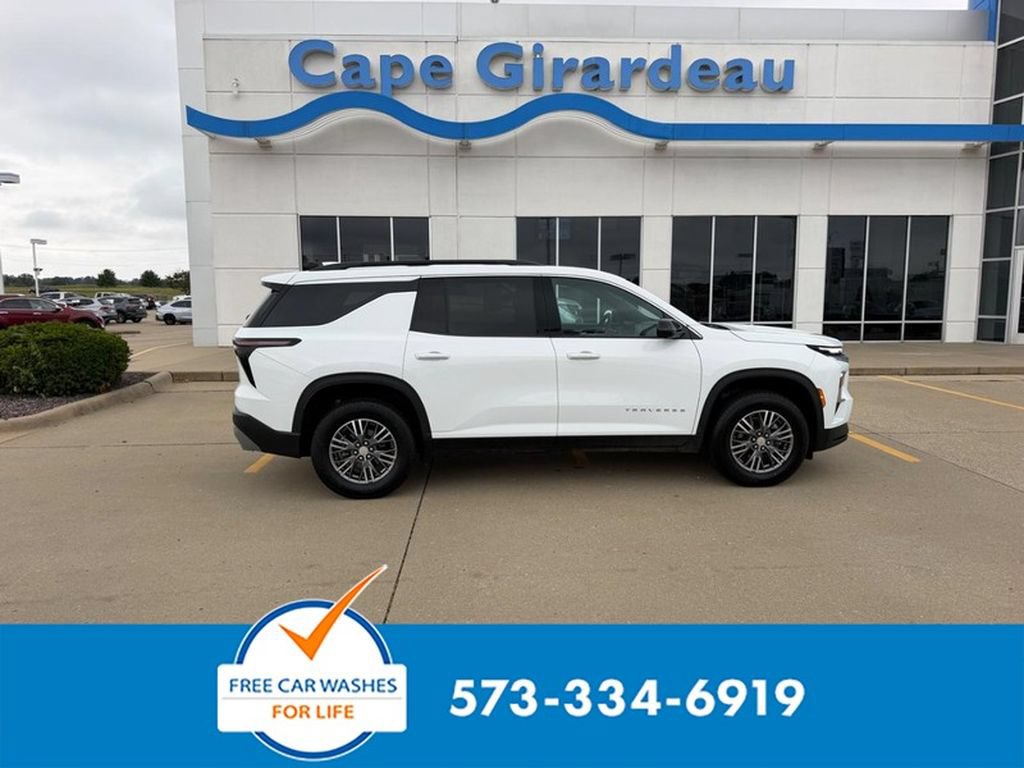 Used 2024 Chevrolet Traverse LT w/ Trailering Package AWD/4WD image 1