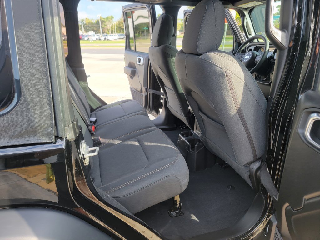 Used 2026 Jeep Wrangler Unlimited Sport AWD/4WD image 14