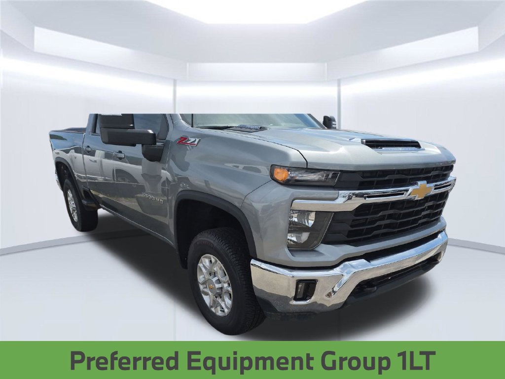 Used 2024 Chevrolet Silverado 3500 LT w/ Convenience Package AWD/4WD image 2