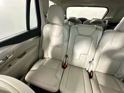 Used 2018 Volvo XC90 T6 Momentum w/ Convenience Package AWD/4WD image 12