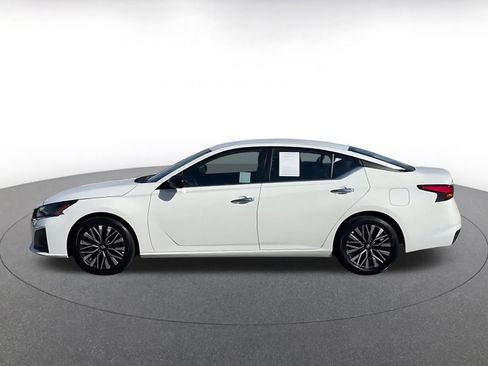 Used 2025 Nissan Altima 2.5 SV image 9