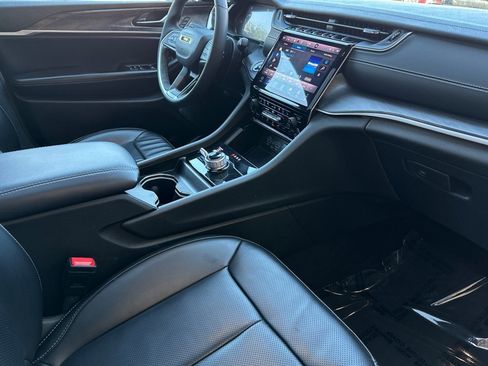 Used 2024 Jeep Grand Cherokee L Limited w/ Luxury Tech Group II image 14