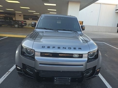 Used 2024 Land Rover Defender 130 X-Dynamic SE image 2