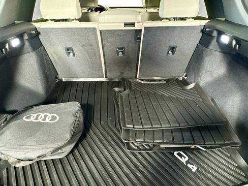 Used 2025 Audi Q4 e-tron Premium Plus image 25