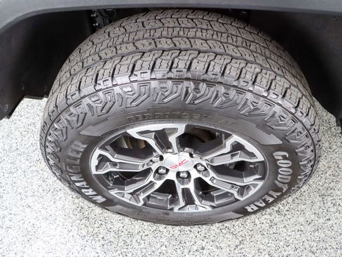 Used 2024 GMC Canyon AT4 w/ AT4 Premium Package AWD/4WD image 11