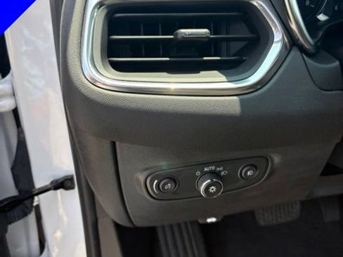 Used 2024 Chevrolet Equinox Premier FWD image 11